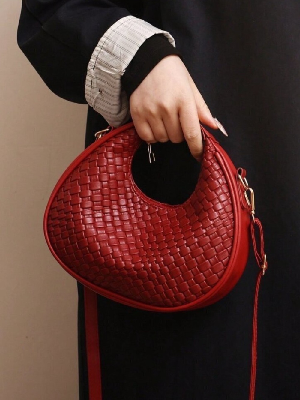 Red Women's Plain Faux Leather Moon-Shaped Crossbody Bag With Zipper Closure